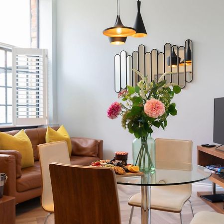 Elliot Oliver - Stylish 2 Bedroom Town Centre Apartment Cheltenham Eksteriør bilde