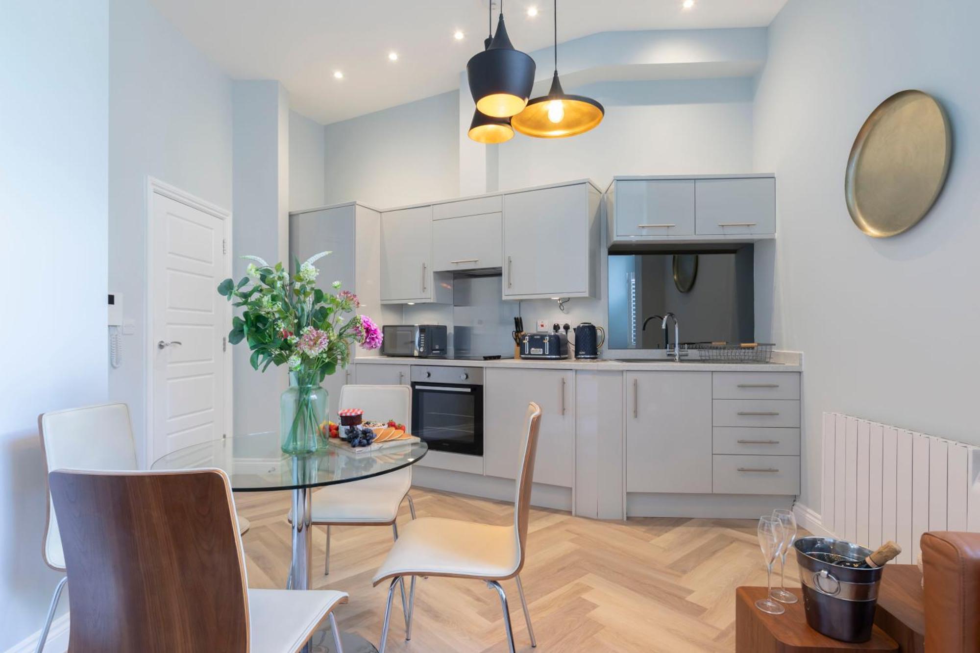 Elliot Oliver - Stylish 2 Bedroom Town Centre Apartment Cheltenham Eksteriør bilde